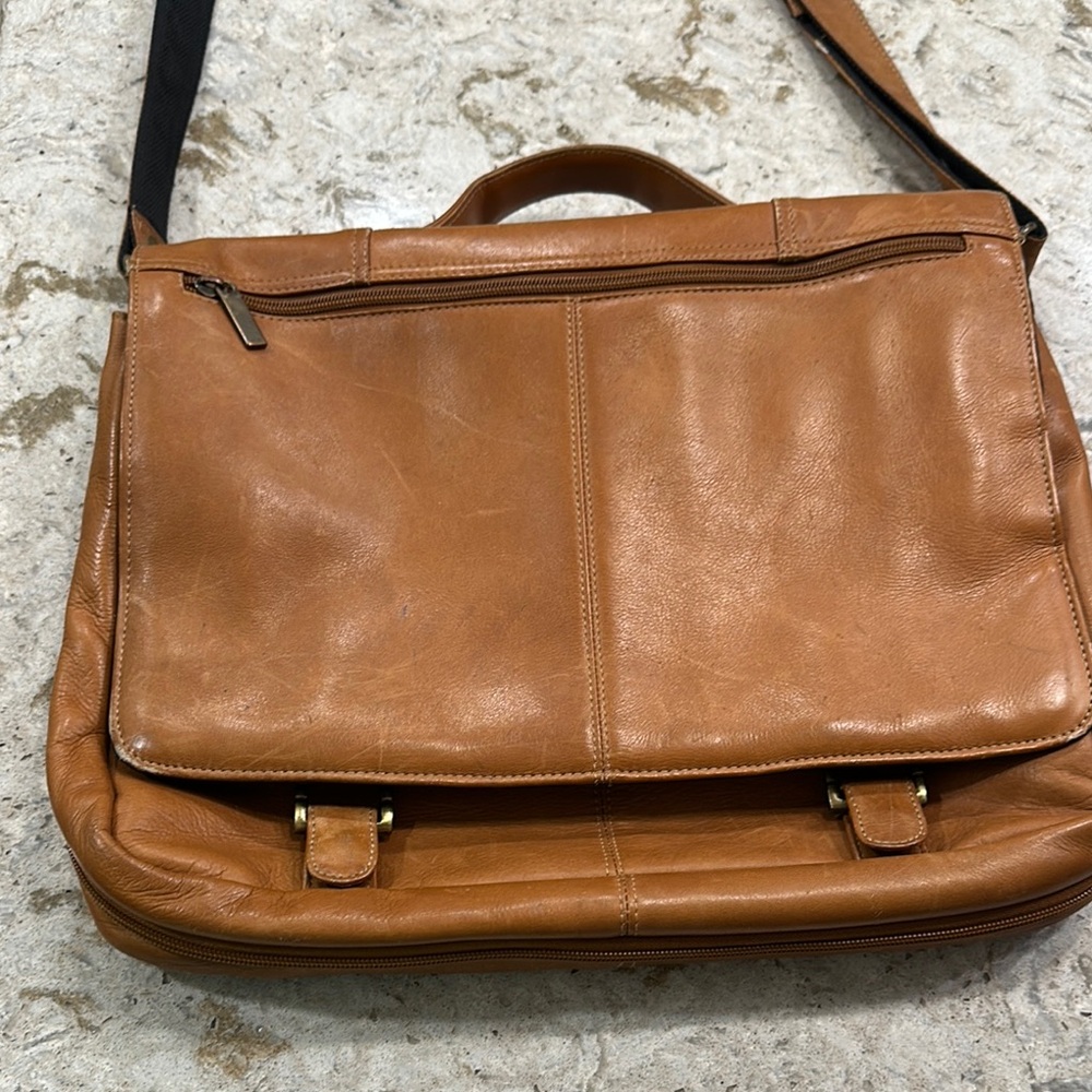 Reduced to sell New Vintage look Tan Leather Messenger Laptop Briefcase Bag